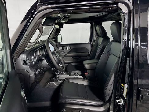 New 2025 Jeep Gladiator Sport image 11