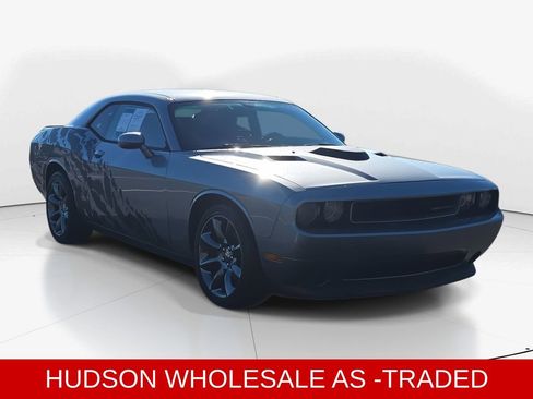 Used 2014 Dodge Challenger SXT image 2