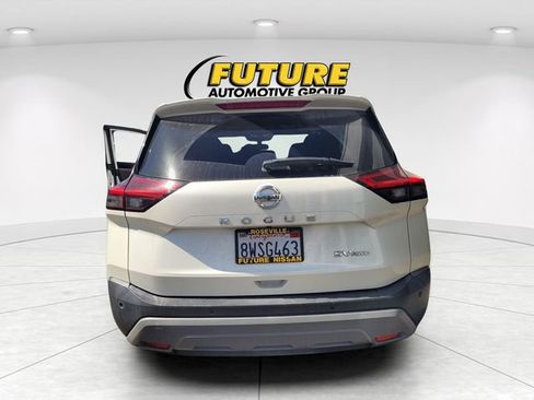 Used 2021 Nissan Rogue SV image 4