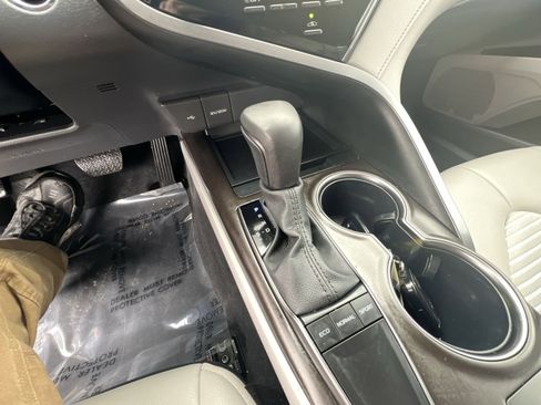 Used 2024 Toyota Camry SE w/ Cold Weather Package image 21