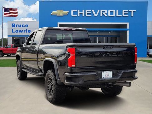 Used 2025 Chevrolet Silverado 2500 ZR2 w/ Technology Package AWD/4WD image 4