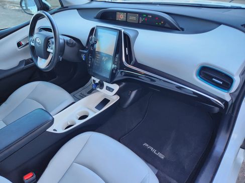 Used 2018 Toyota Prius Four image 15