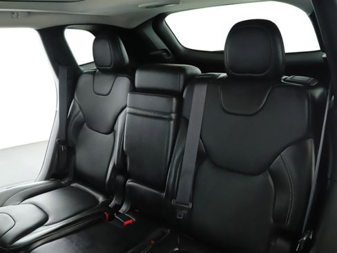 Used 2018 Jeep Cherokee Limited image 5