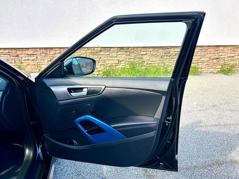 Used 2013 Hyundai Veloster Turbo w/ Ultimate Pkg image 16