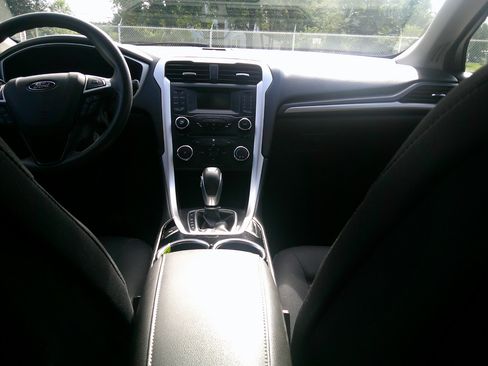 Used 2013 Ford Fusion SE image 5