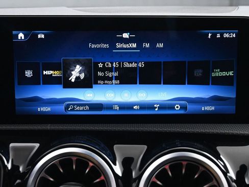 Used 2025 Mercedes-Benz CLA 250 4MATIC image 32