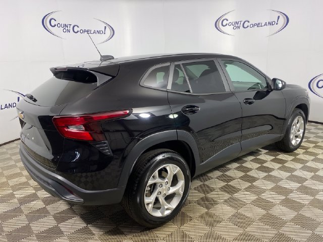 Used 2024 Chevrolet Trax LS w/ LS Convenience Package FWD image 7