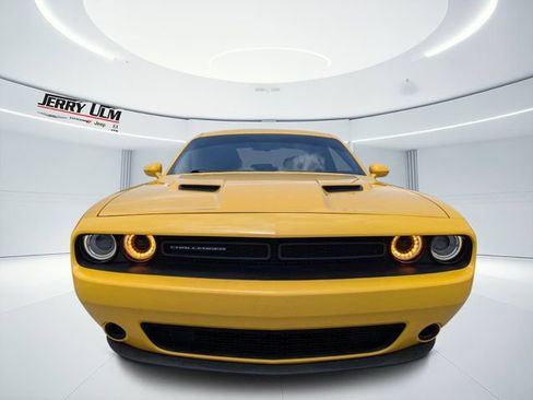 Used 2018 Dodge Challenger SXT RWD image 8