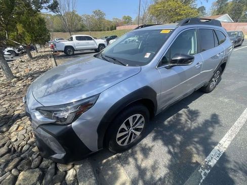 Used 2025 Subaru Outback Premium image 4