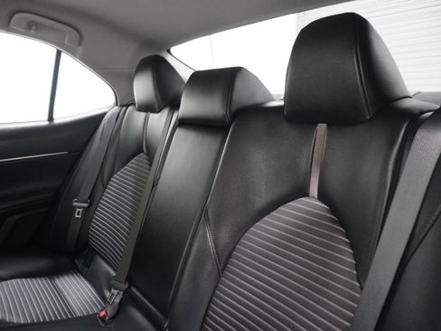 Used 2024 Toyota Camry SE image 12