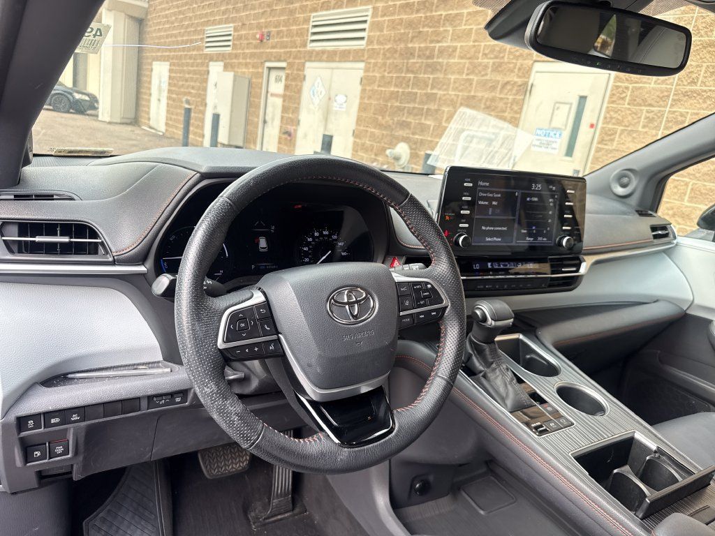 Used 2022 Toyota Sienna XSE w/ XSE Plus Package FWD image 14
