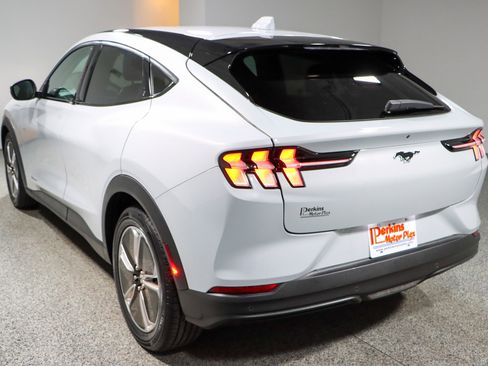 Used 2022 Ford Mustang Mach-E Select image 9