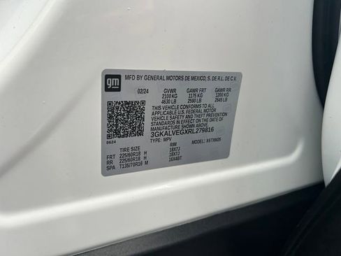 Used 2024 GMC Terrain SLT image 32