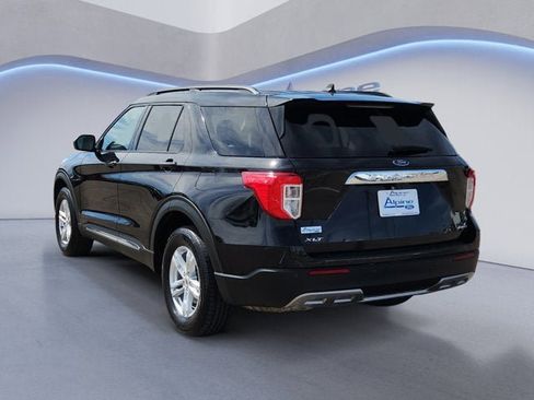 Used 2022 Ford Explorer XLT w/ Equipment Group 202A image 3