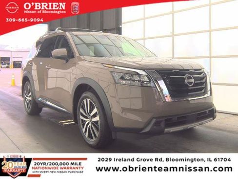 Certified 2025 Nissan Pathfinder Platinum w/ Cargo Package AWD/4WD image 1