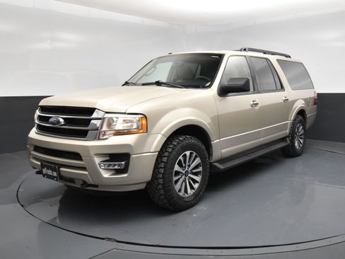 Used 2017 Ford Expedition EL XLT w/ Equipment Group 202A image 2