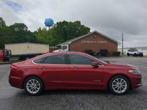 Used 2019 Ford Fusion SEL FWD image 1