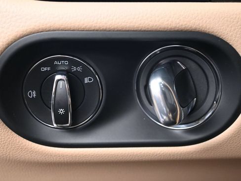 Certified 2026 Porsche Macan AWD/4WD image 24
