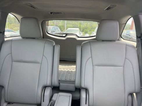 Used 2019 Toyota Highlander XLE image 14