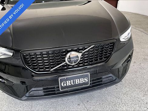 Used 2025 Volvo XC40 B5 Plus AWD/4WD image 30