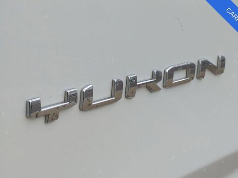 Used 2023 GMC Yukon XL SLT w/ SLT Premium Package image 13