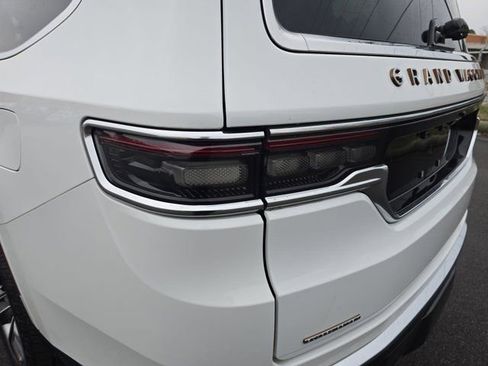 Used 2023 Jeep Grand Wagoneer L Series III image 33