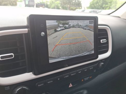 Used 2024 Hyundai Venue Limited FWD image 27