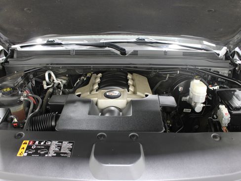 Used 2019 Cadillac Escalade ESV Platinum image 43