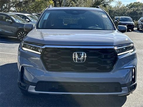 New 2025 Honda Pilot Touring image 8