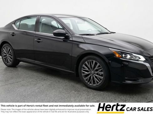 Used 2025 Nissan Altima 2.5 SV image 1