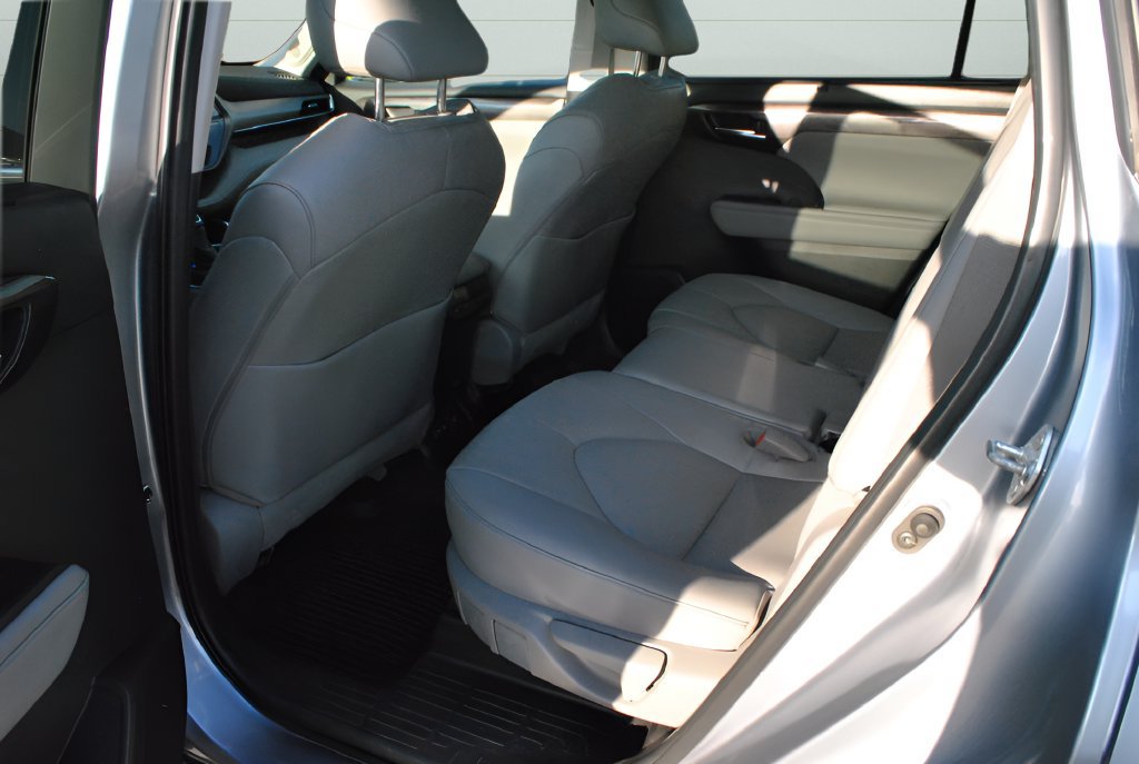 Used 2023 Toyota Highlander Limited AWD/4WD image 10