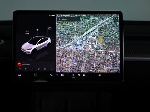 Used 2024 Tesla Model Y Performance image 12