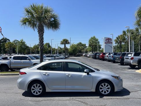 Used 2023 Toyota Corolla LE FWD image 11