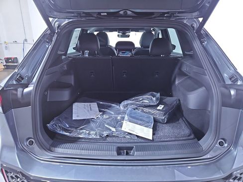 New 2025 Volkswagen Tiguan SE R-Line image 23