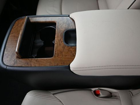 Used 2024 Nissan Armada SL w/ Captain's Chairs Package RWD image 20