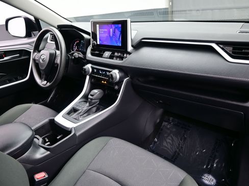 Used 2025 Toyota RAV4 XLE AWD/4WD image 15