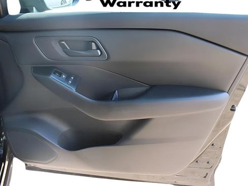 Used 2024 Nissan Rogue S image 19