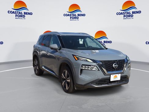 Used 2023 Nissan Rogue SL w/ SL Premium Package FWD image 2