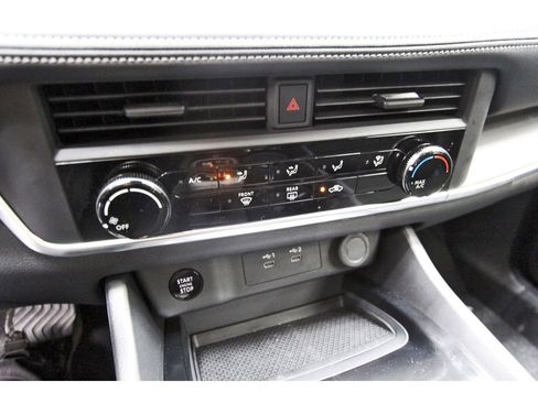 Used 2025 Nissan Rogue S FWD image 25