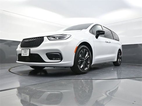 New 2026 Chrysler Pacifica Select image 19