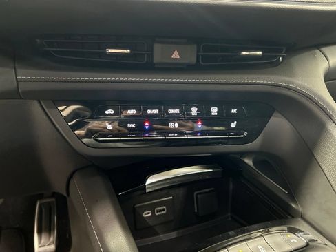 Used 2023 Buick Envision Preferred w/ Sport Touring Package AWD/4WD image 23