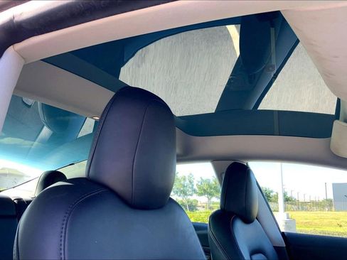 Used 2023 Tesla Model 3 Standard Range image 19