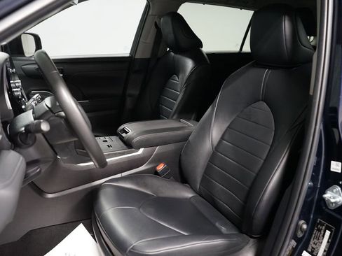 Used 2024 Toyota Highlander XLE image 27