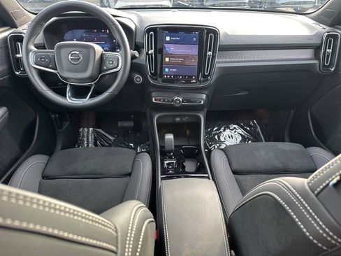 Certified 2025 Volvo XC40 B5 Plus image 15