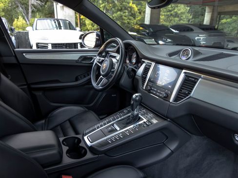 Certified 2018 Porsche Macan GTS AWD/4WD image 57