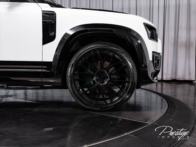 Used 2025 Land Rover Defender 110 X-Dynamic SE AWD/4WD image 17