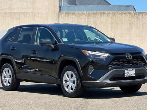 Certified 2024 Toyota RAV4 LE AWD/4WD image 5