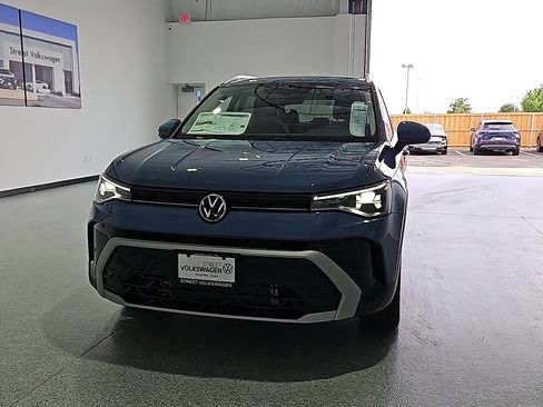 New 2026 Volkswagen Taos SE FWD image 3