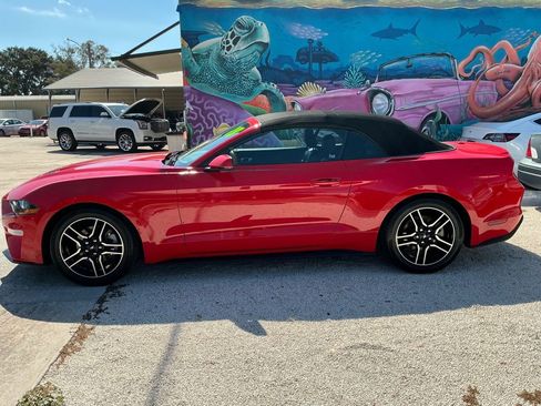 Used 2018 Ford Mustang Premium image 2