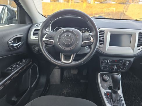 Used 2019 Jeep Compass Sport image 3